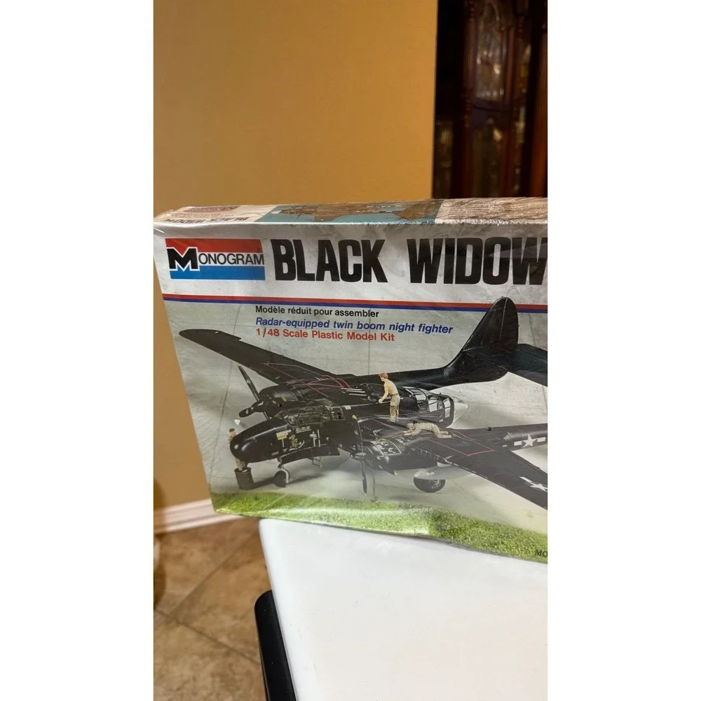 Vintage Monogram 1/48 Scale P-61 Black Widow plastic model kit‎